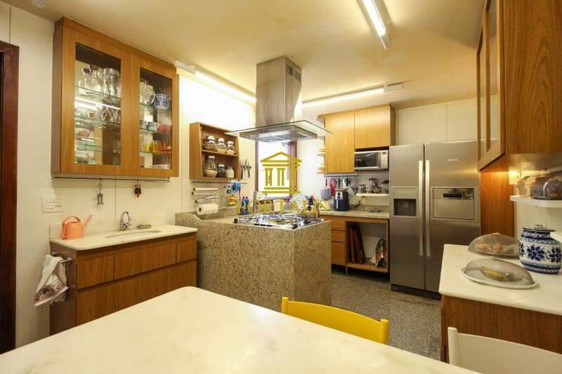 Casa, Serra, 4 Quartos, 5 Vagas, 1 Suíte