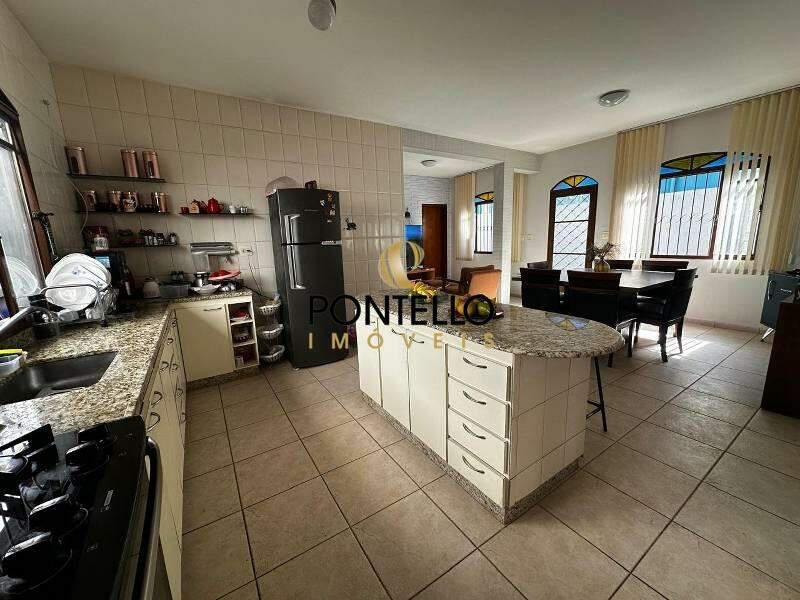 Casa, Nova Granada, 5 Quartos, 6 Vagas, 1 Suíte