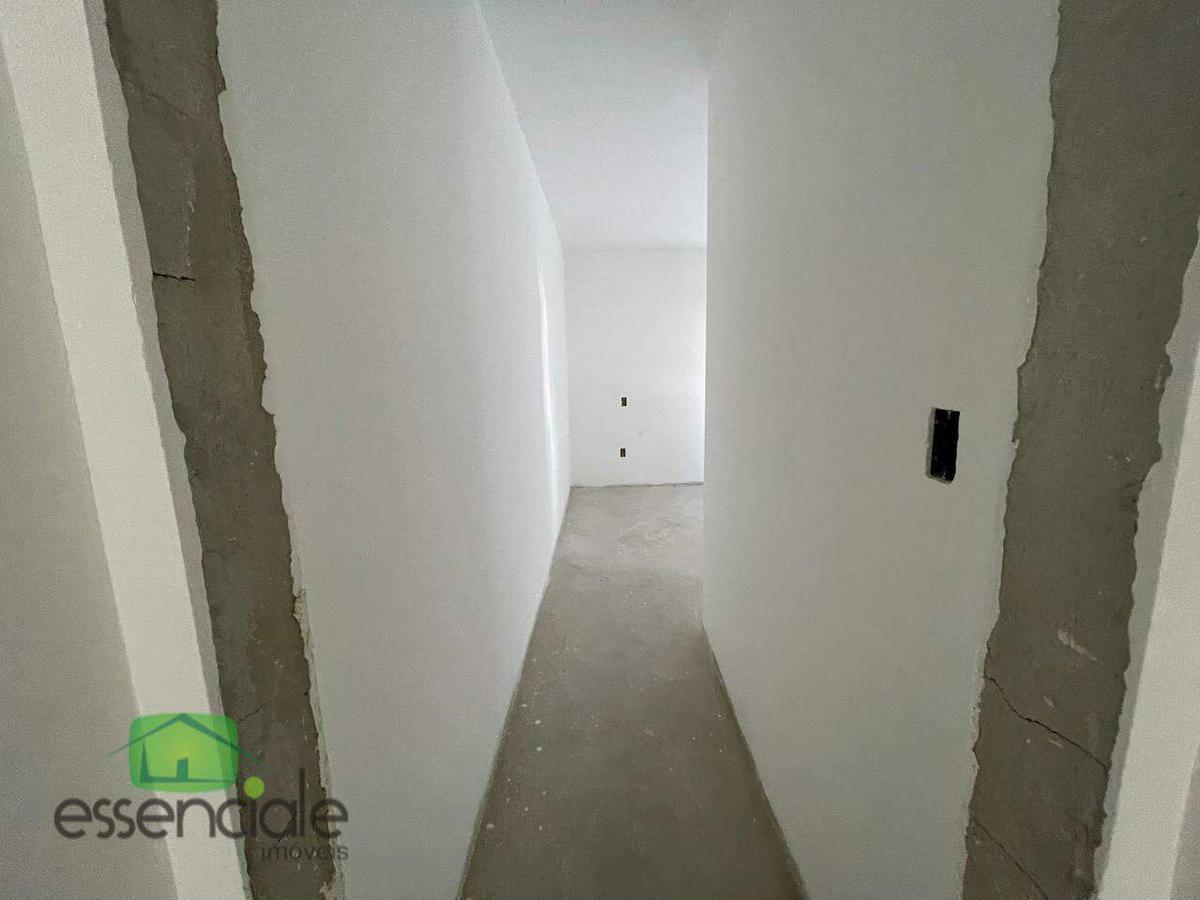 Apartamento, Europa, 2 Quartos, 1 Vaga, 1 Suíte