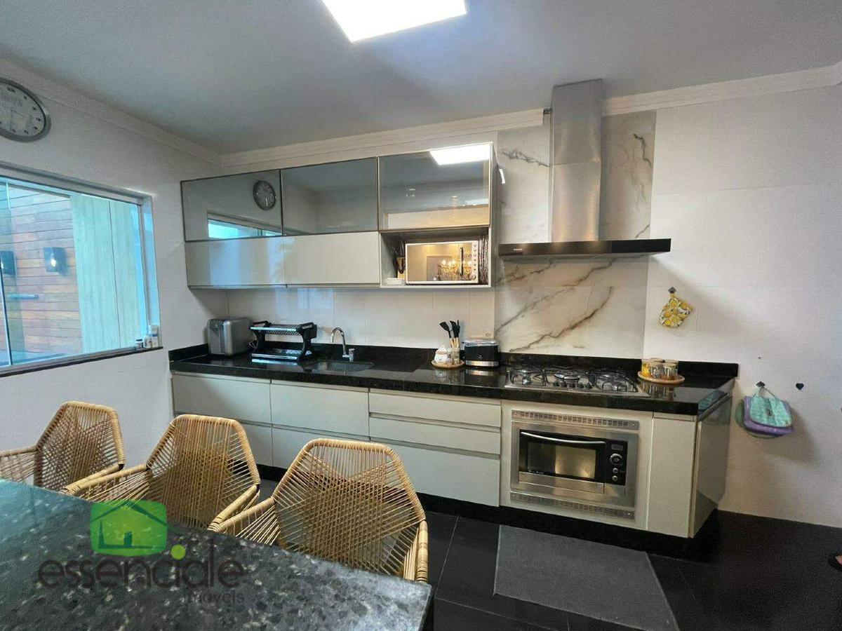 Casa, Europa, 3 Quartos, 3 Vagas, 1 Suíte