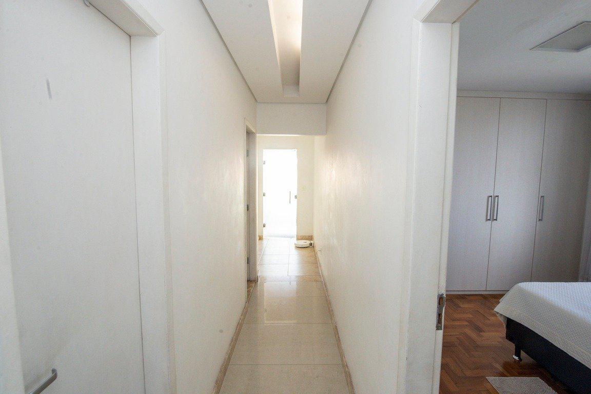 Casa, Cachoeirinha, 6 Quartos, 4 Vagas, 2 Suítes