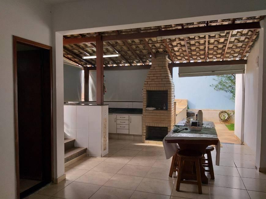 Casa, Heliópolis, 4 Quartos, 4 Vagas, 1 Suíte