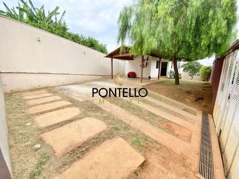 Casa, Trevo, 3 Quartos, 2 Vagas, 1 Suíte