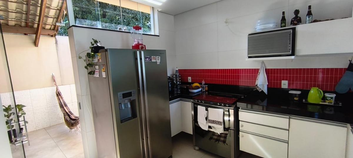 Casa, Cachoeirinha, 6 Quartos, 4 Vagas, 2 Suítes