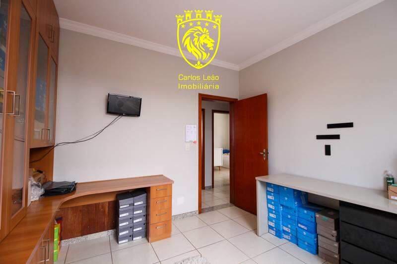 Casa, João Pinheiro, 5 Quartos, 5 Vagas, 1 Suíte