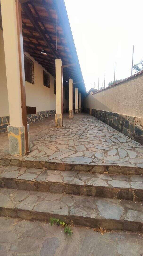 Casa, Centro, 4 Quartos, 5 Vagas, 1 Suíte