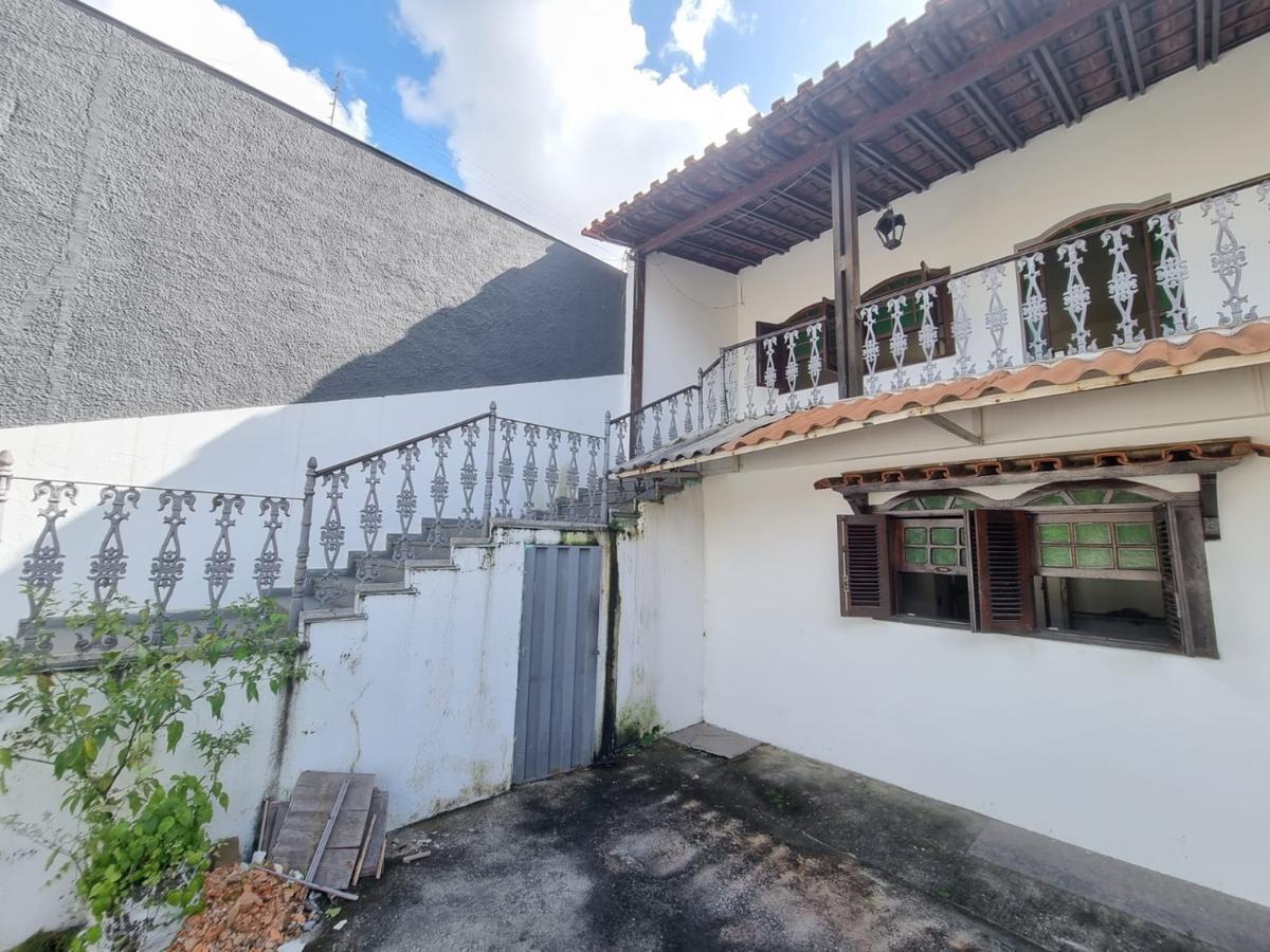 Casa, Cachoeirinha, 4 Quartos, 6 Vagas, 1 Suíte