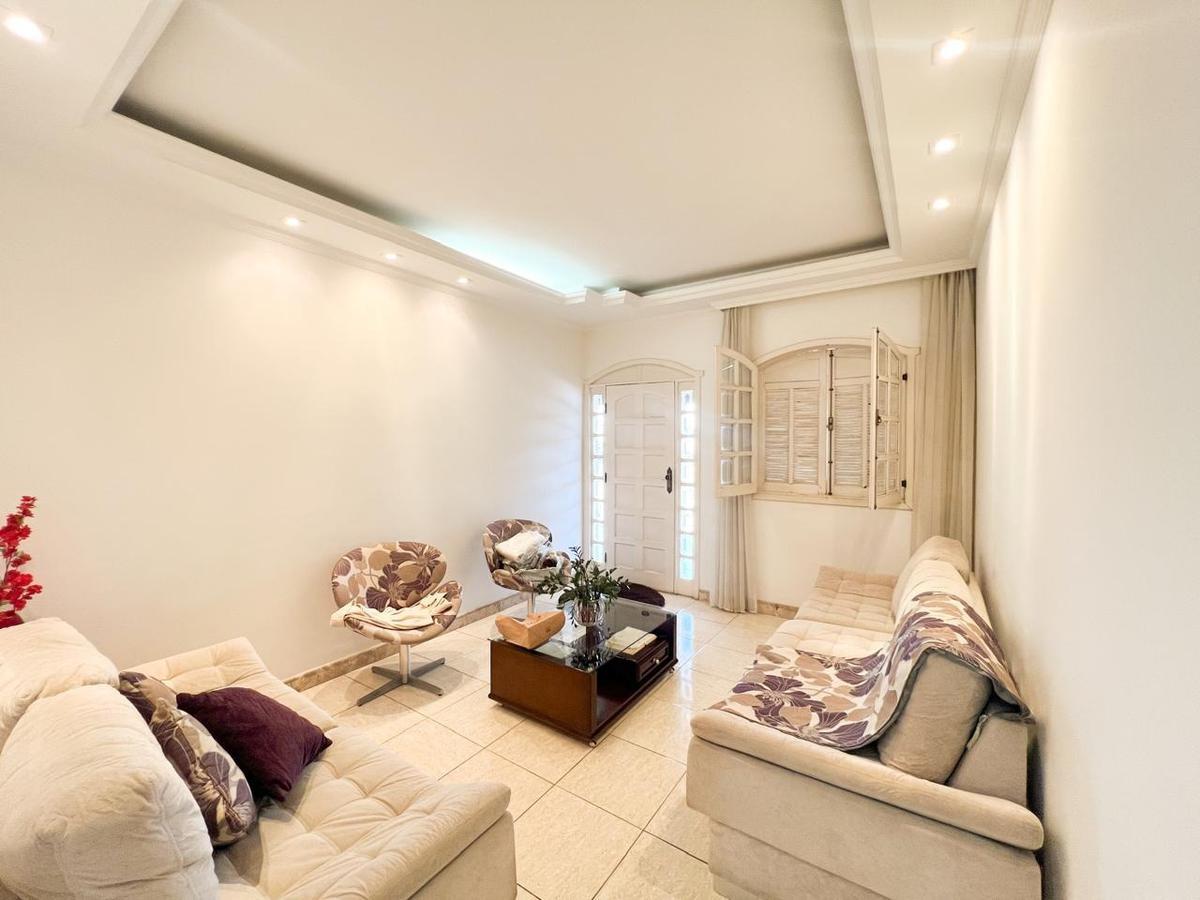 Casa, Arvoredo, 3 Quartos, 8 Vagas, 2 Suítes