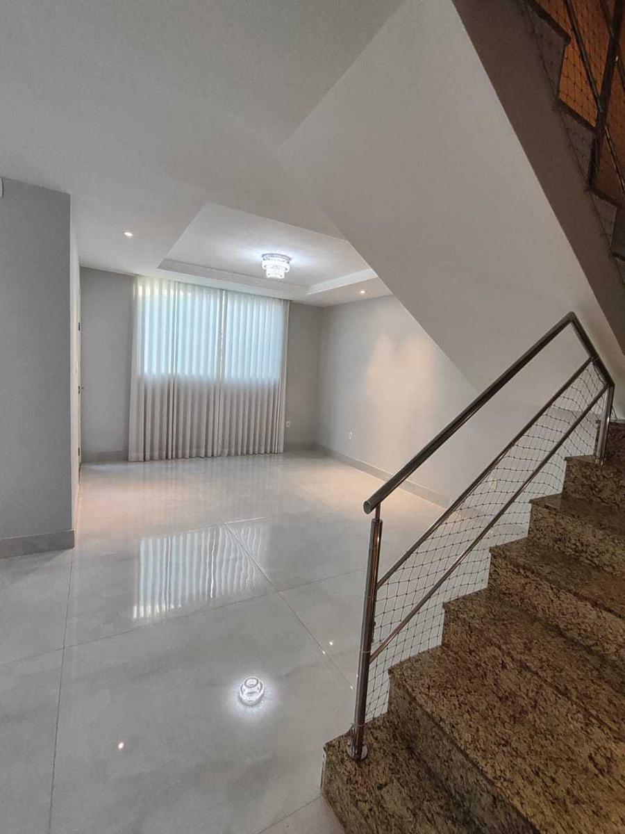 Casa, Castelo, 4 Quartos, 4 Vagas, 1 Suíte