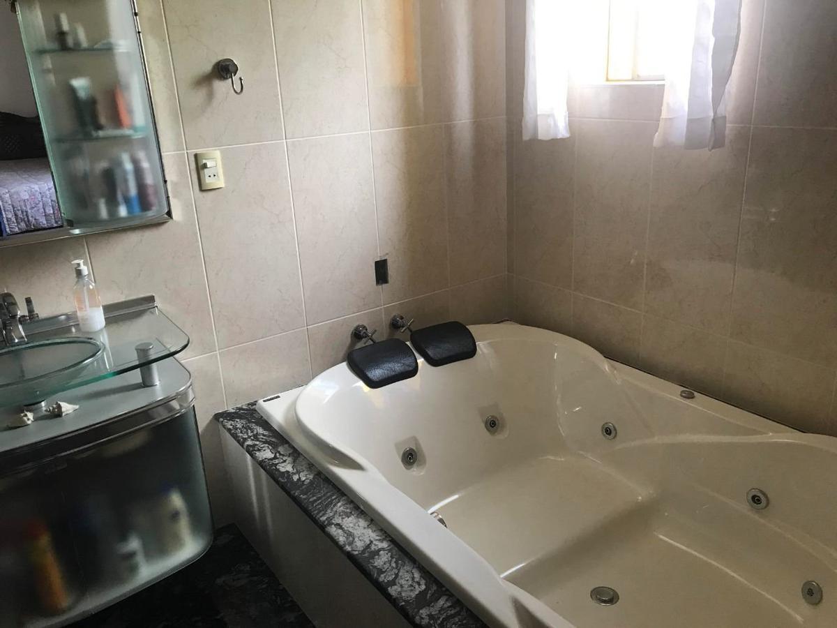 Casa, Arvoredo, 3 Quartos, 6 Vagas, 1 Suíte