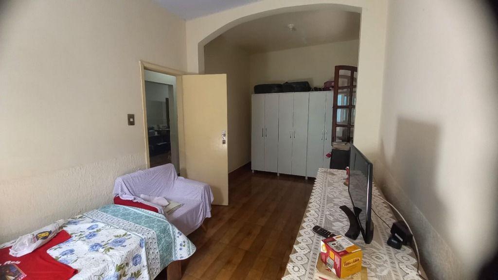 Casa, Centro, 6 Quartos, 0 Vaga, 1 Suíte