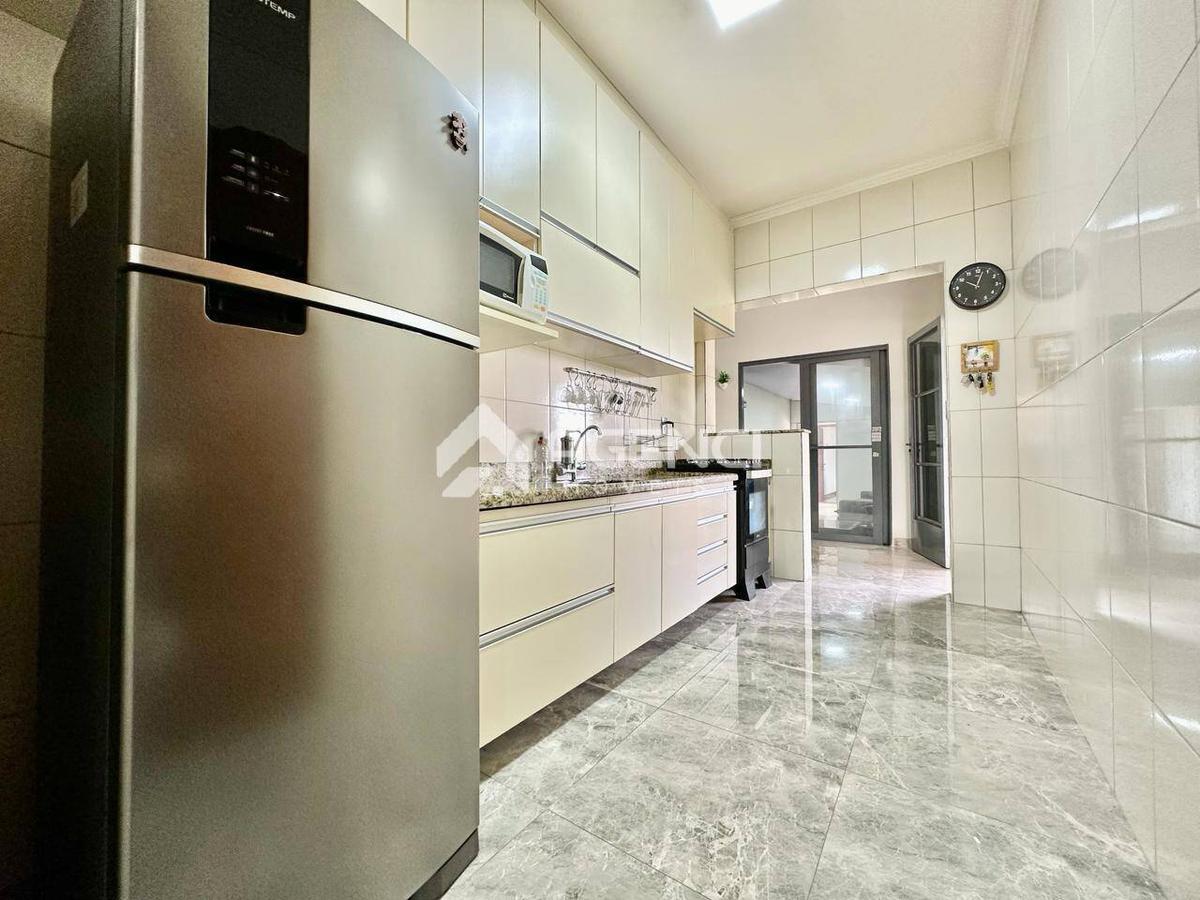 Casa, Cabral, 4 Quartos, 0 Vaga, 2 Suítes