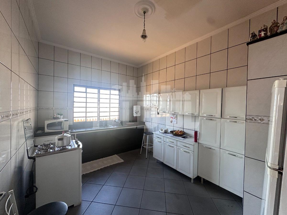 Casa, Centro, 6 Quartos, 2 Vagas