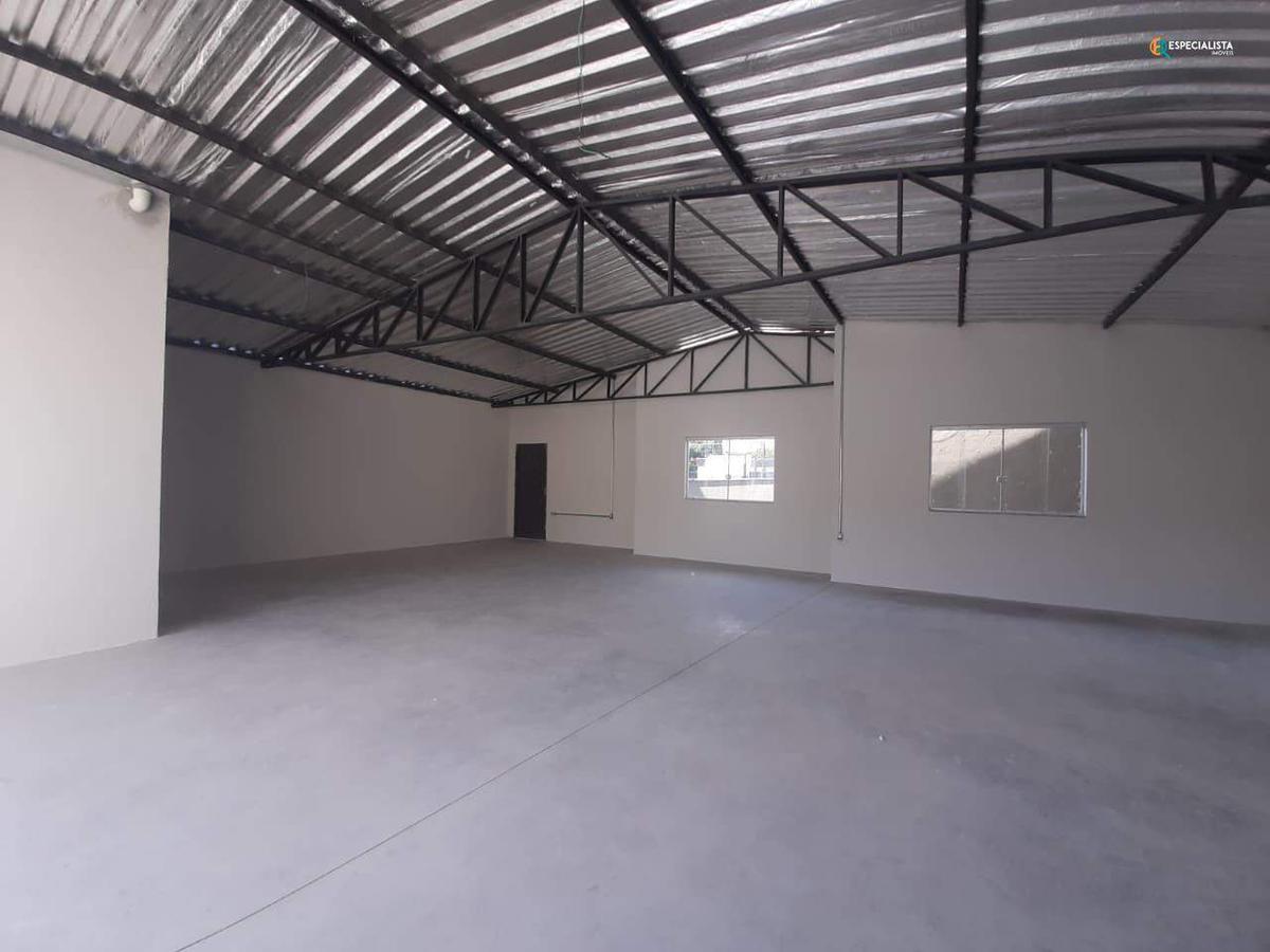 Galpão, Quarenta e Dois, 0 Quarto, 4 Vagas