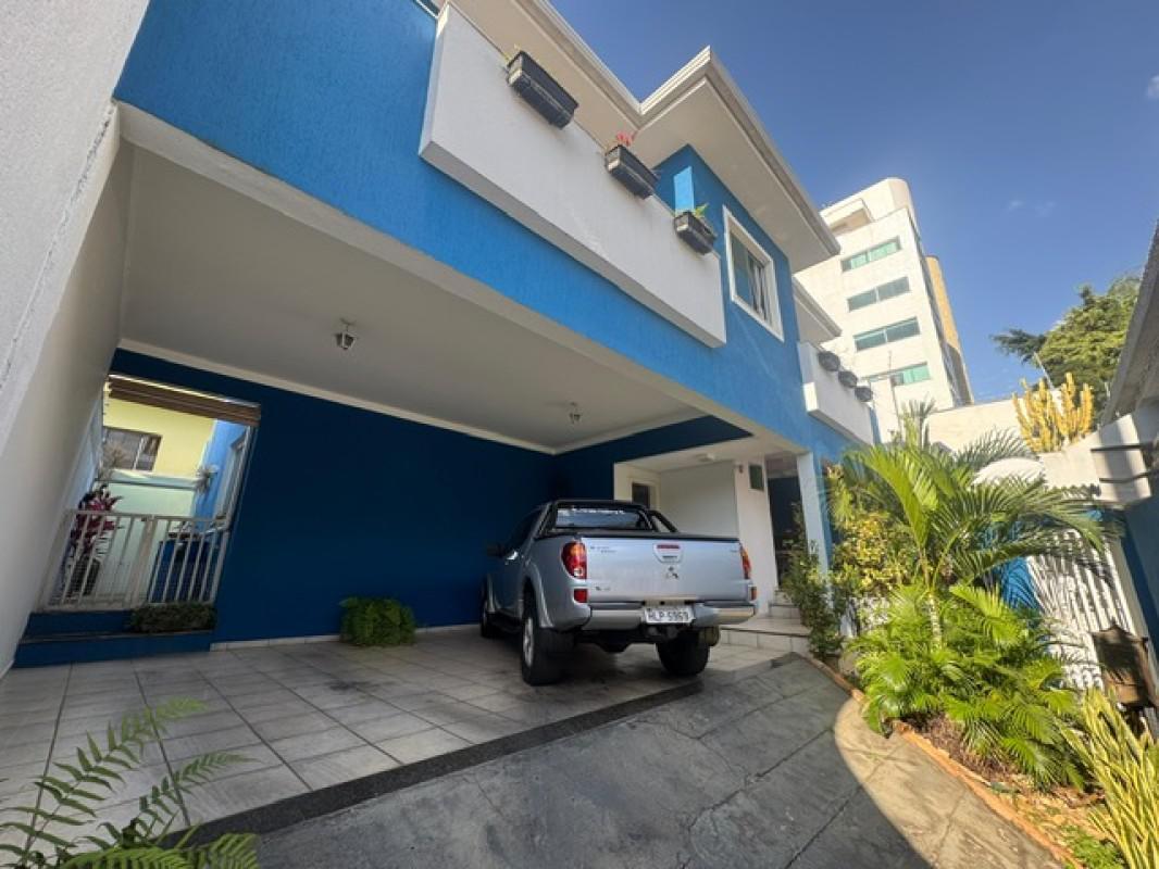 Casa, Castelo, 4 Quartos, 3 Vagas, 1 Suíte