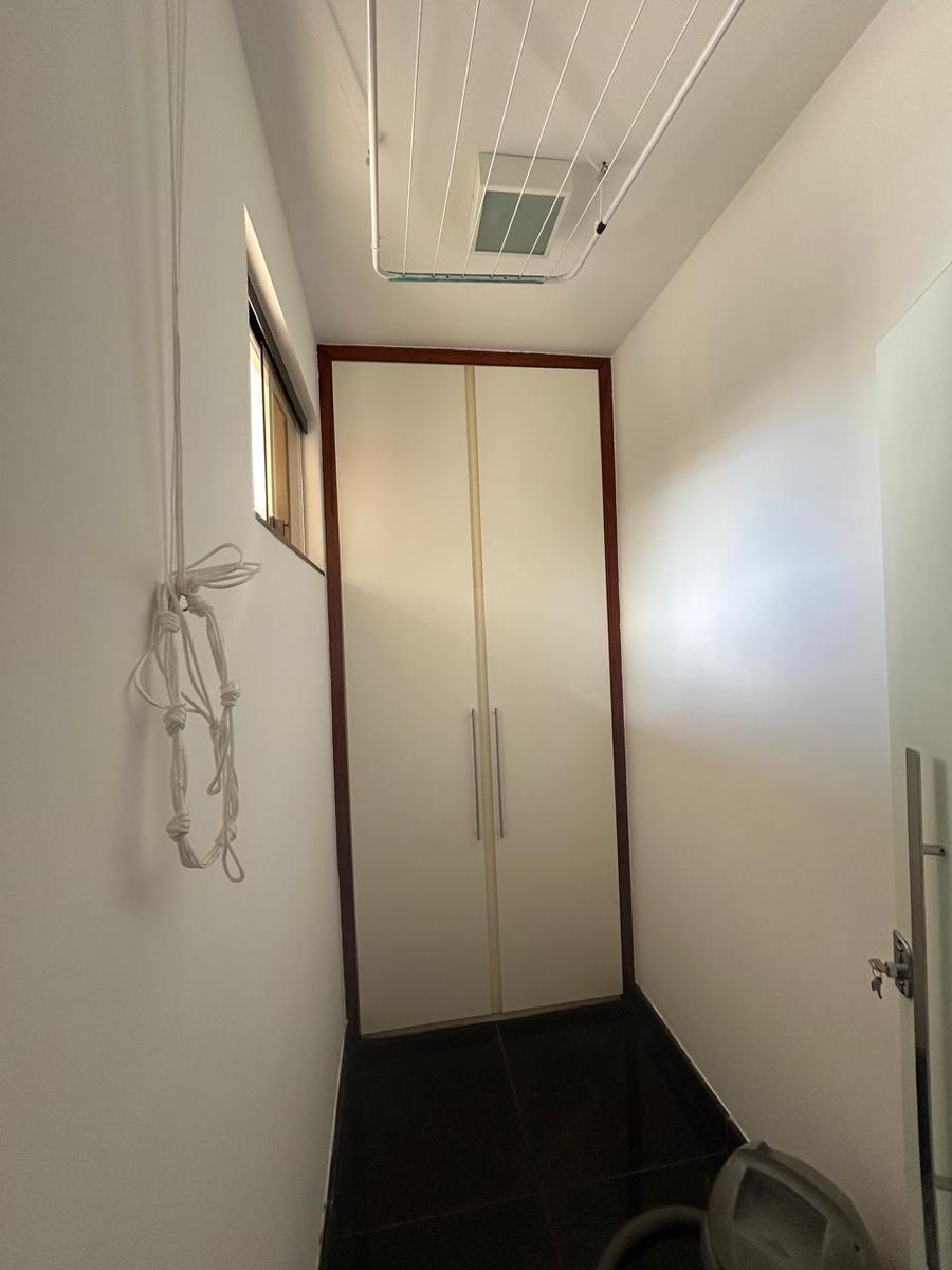 Casa, Castelo, 4 Quartos, 2 Vagas, 1 Suíte