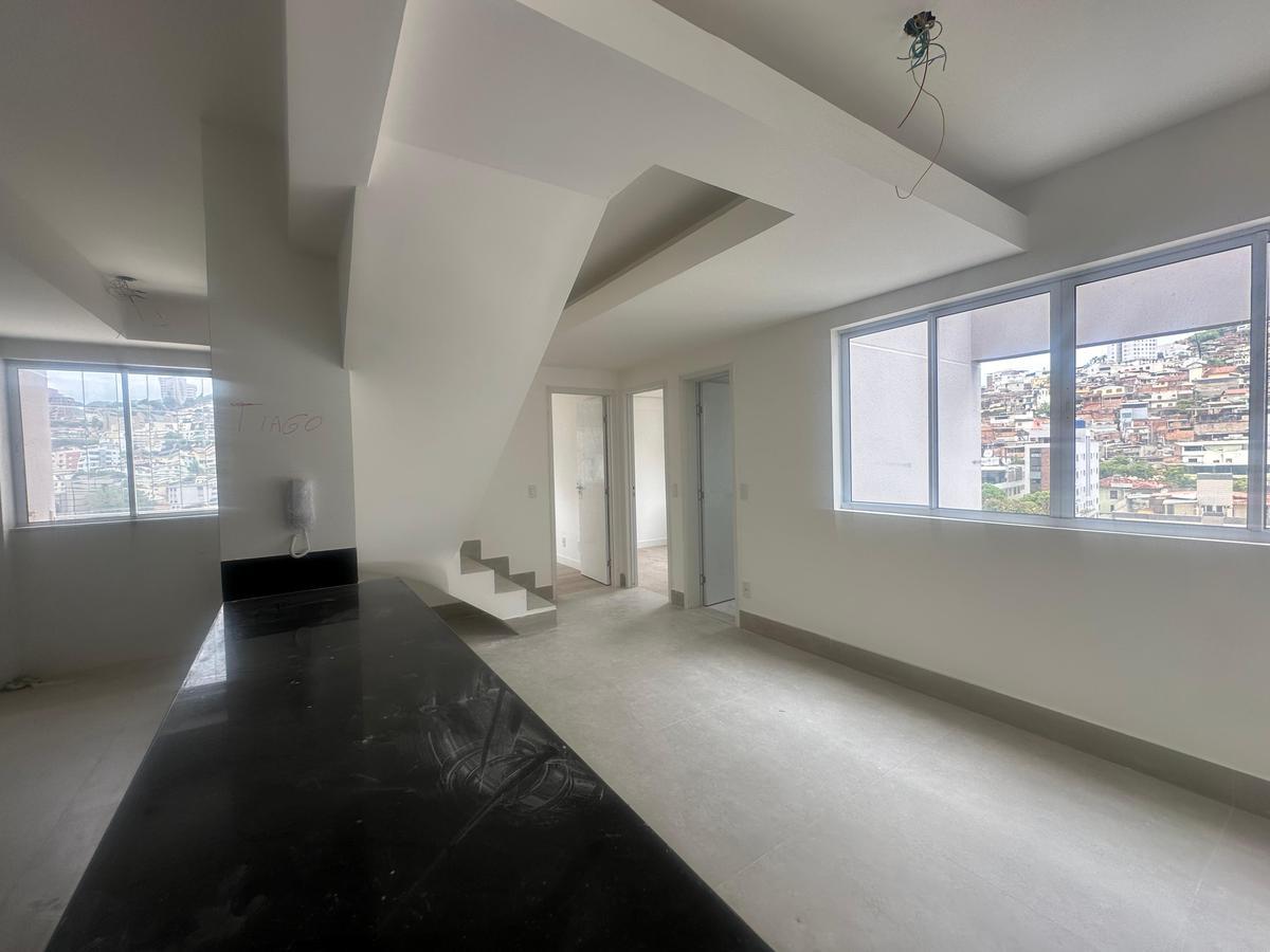 Cobertura, Funcionários, 2 Quartos, 2 Vagas, 2 Suítes