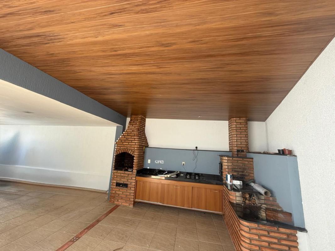 Casa, Castelo, 4 Quartos, 3 Vagas, 1 Suíte