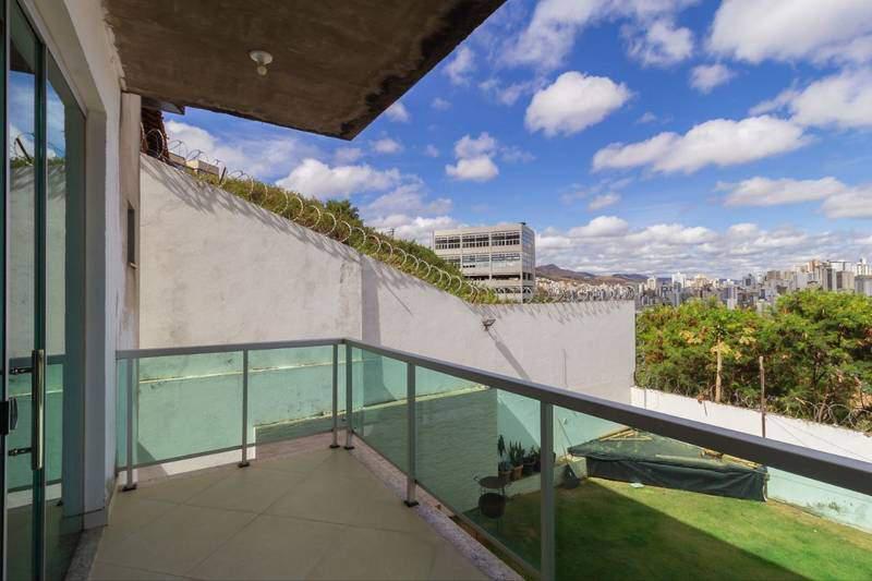 Casa, Estoril, 4 Quartos, 3 Vagas, 2 Suítes