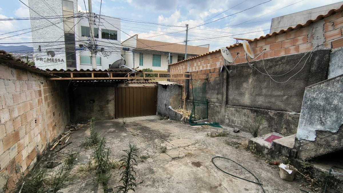 Casa, Industrial, 3 Quartos, 2 Vagas, 1 Suíte