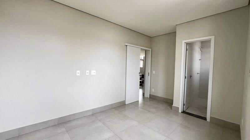 Cobertura, Centro, 2 Quartos, 0 Vaga, 4 Suítes