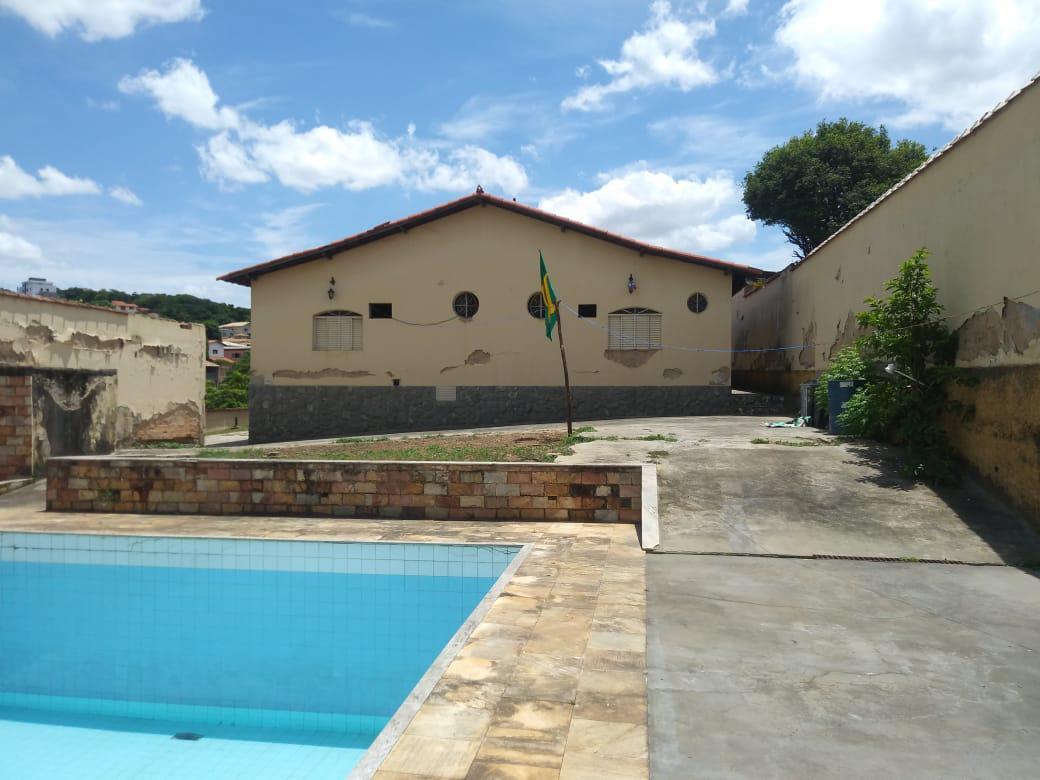 Casa Comercial, Letícia, 4 Quartos, 10 Vagas, 2 Suítes