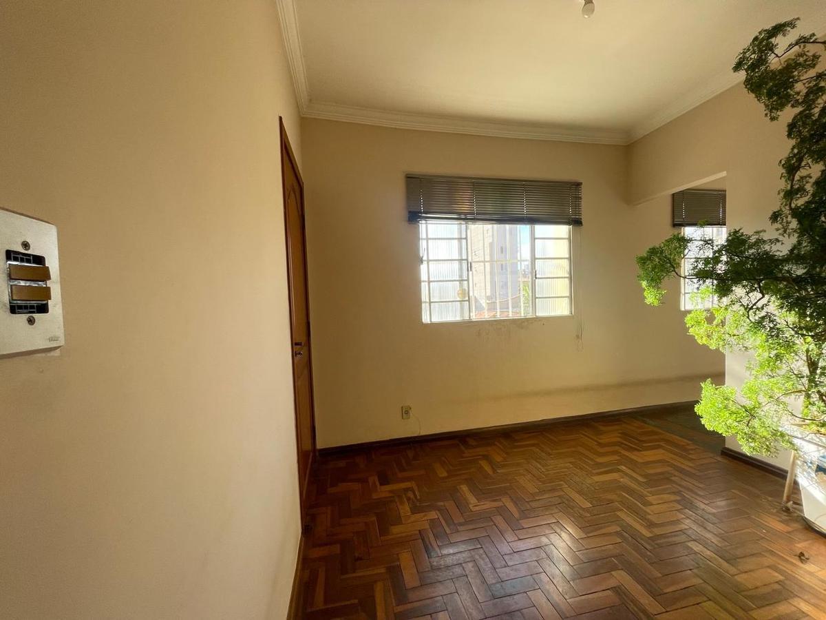 Casa, Sagrada Família, 6 Quartos, 2 Vagas, 1 Suíte