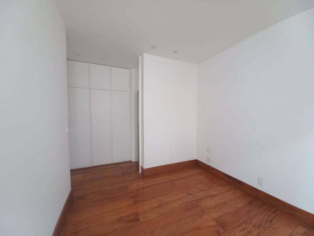 Cobertura, Funcionários, 4 Quartos, 3 Vagas, 2 Suítes