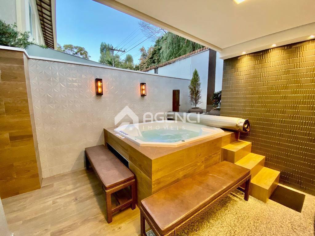 Casa, Trevo, 4 Quartos, 0 Vaga, 3 Suítes