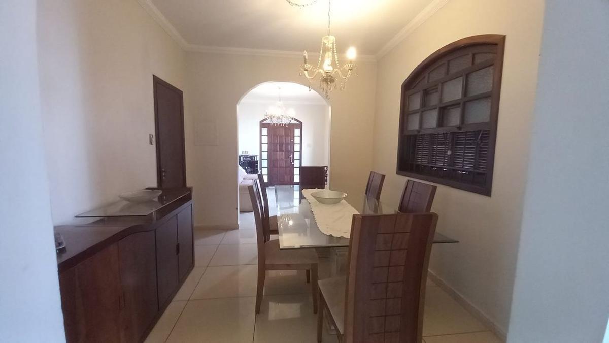 Casa, Cachoeirinha, 5 Quartos, 3 Vagas, 1 Suíte