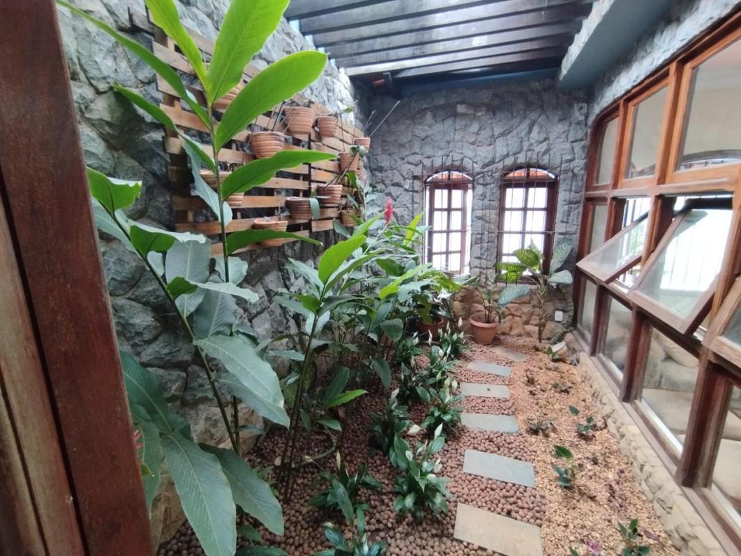 Casa, Castelo, 3 Quartos, 4 Vagas, 1 Suíte