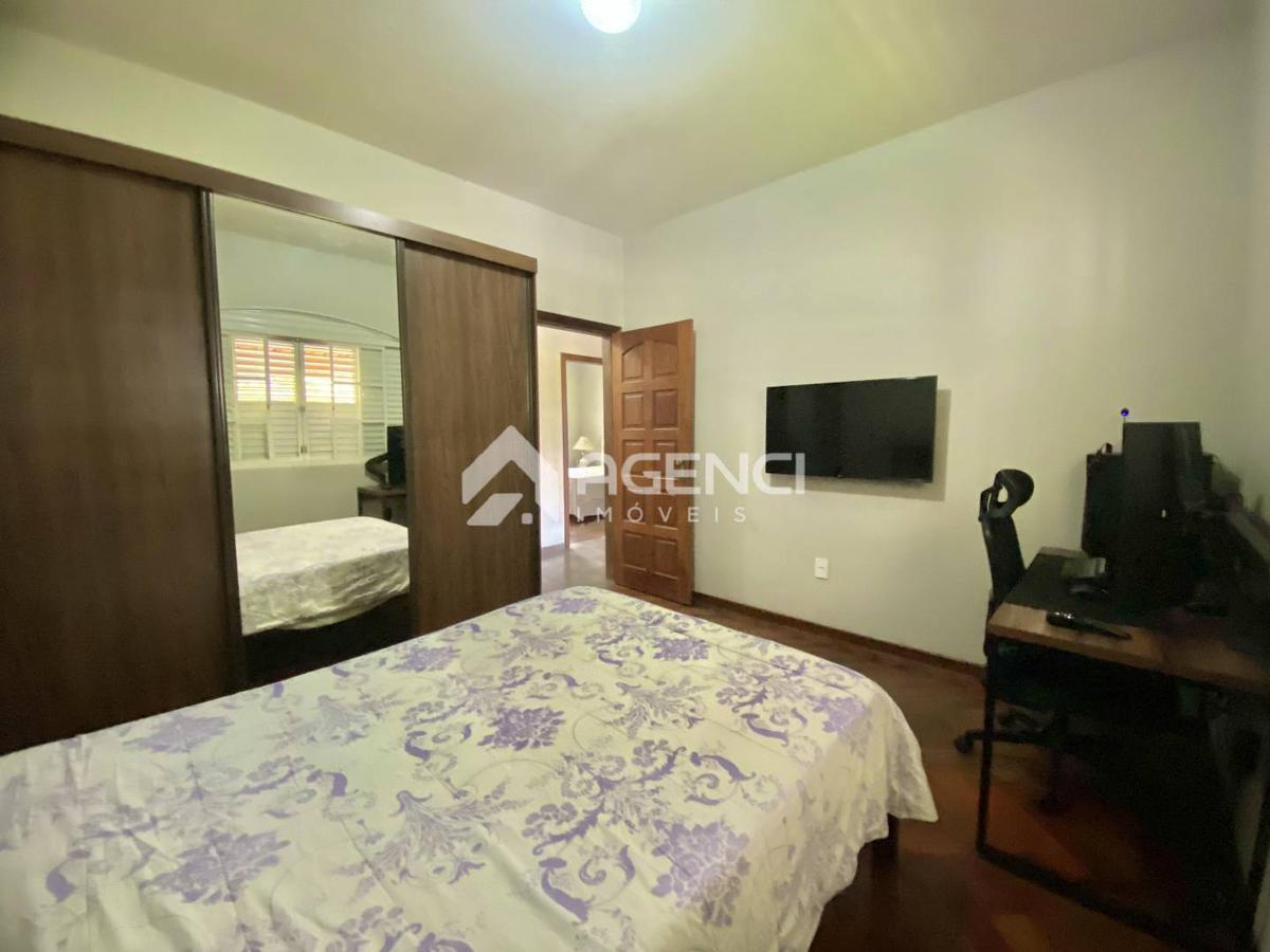 Casa, Camargos, 3 Quartos, 0 Vaga, 1 Suíte