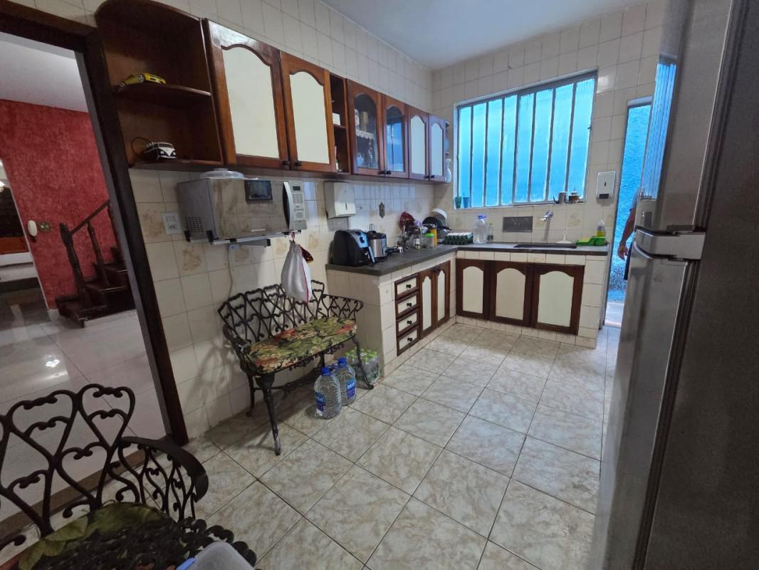 Casa, Coqueiros, 4 Quartos, 1 Vaga, 1 Suíte