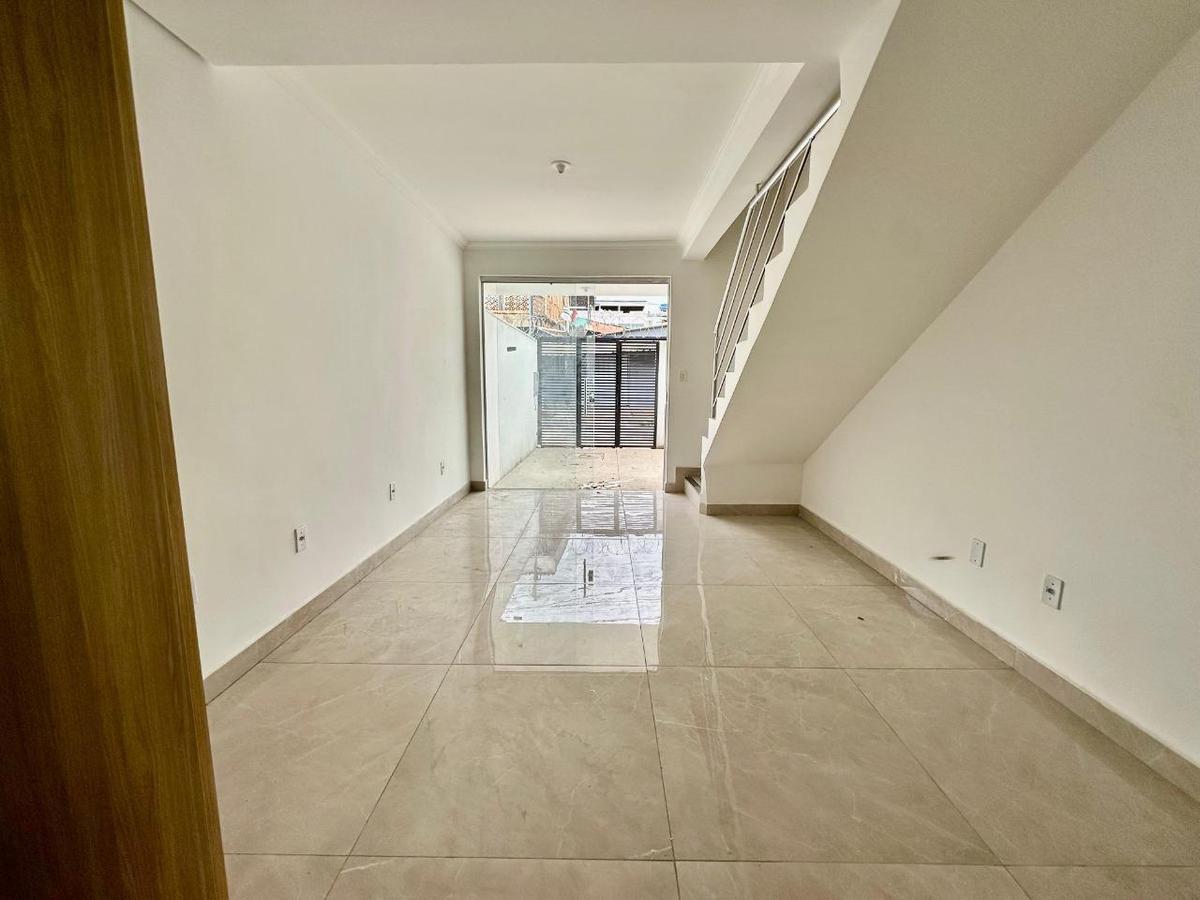 Casa, Piratininga (venda Nova), 2 Quartos, 1 Vaga, 2 Suítes