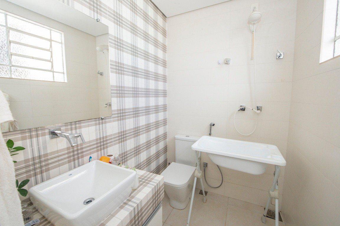 Casa, Cachoeirinha, 6 Quartos, 4 Vagas, 2 Suítes