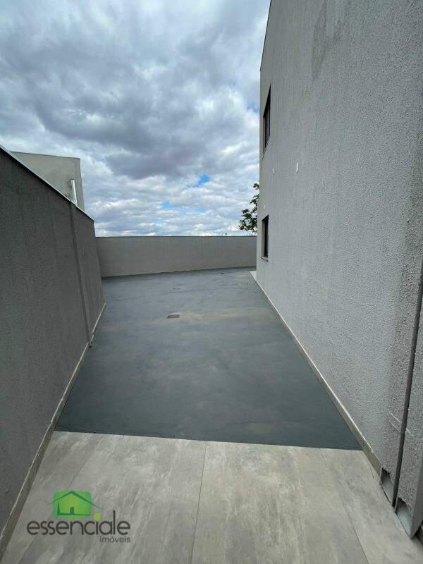 Casa, Centro, 3 Quartos, 2 Vagas, 1 Suíte