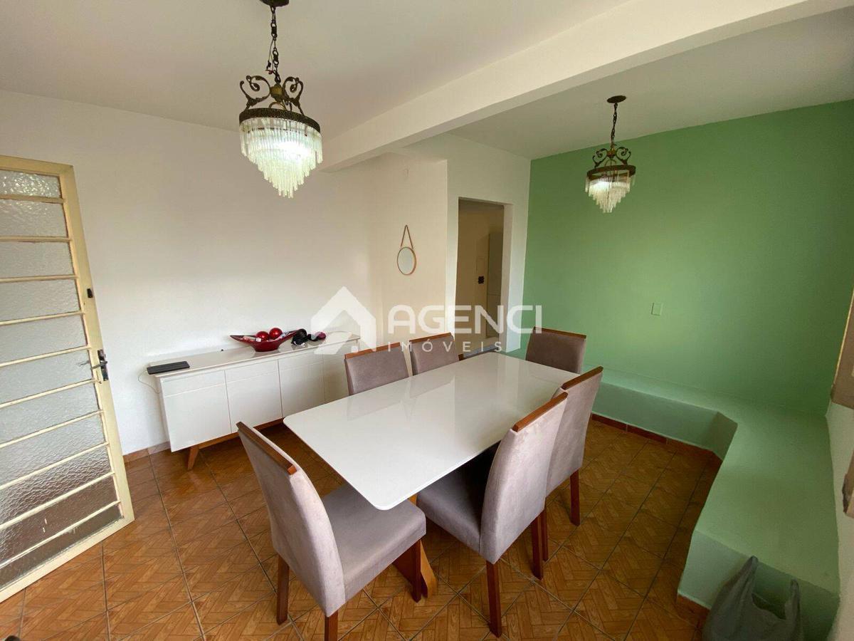 Casa, Arvoredo, 4 Quartos, 0 Vaga, 1 Suíte