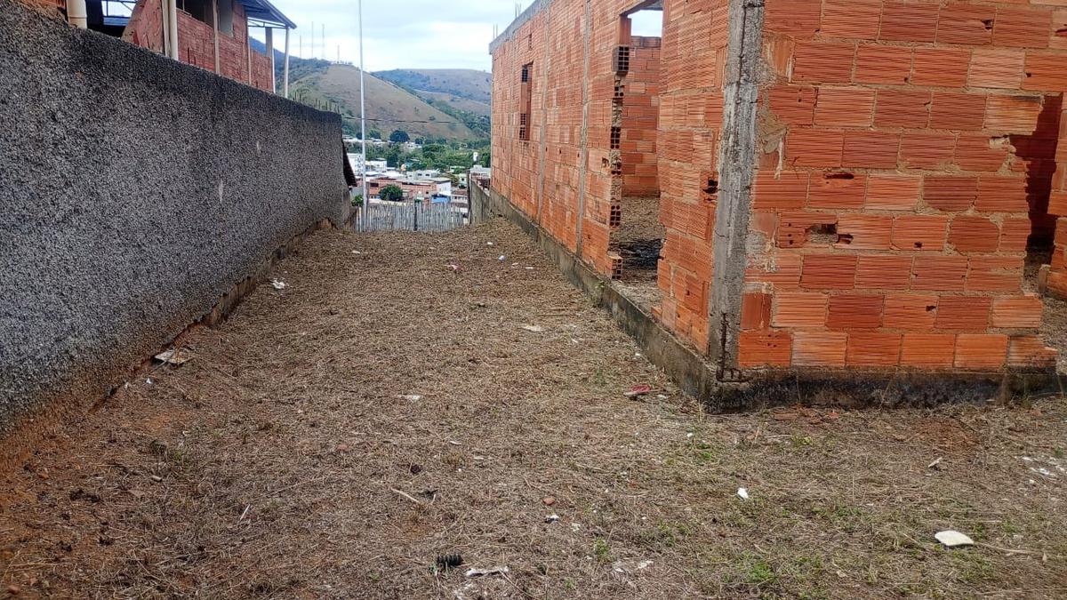 Casa, Centro, 2 Quartos, 5 Vagas