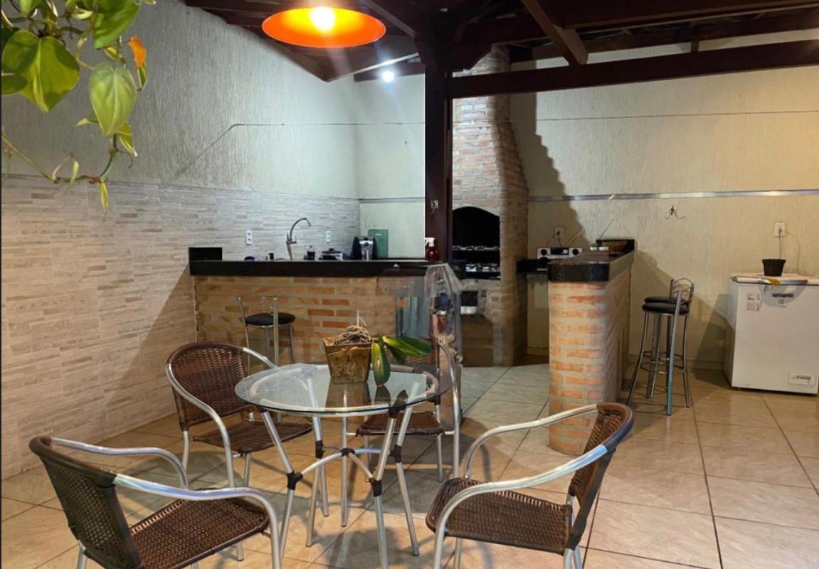 Casa, Milionários, 3 Quartos, 8 Vagas, 1 Suíte