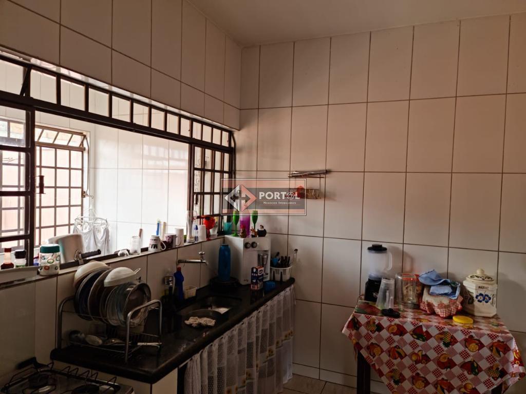 Casa Comercial, Letícia, 2 Quartos, 0 Vaga