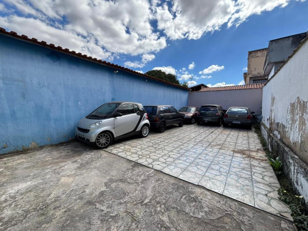 Casa, Cachoeirinha, 3 Quartos, 12 Vagas, 1 Suíte