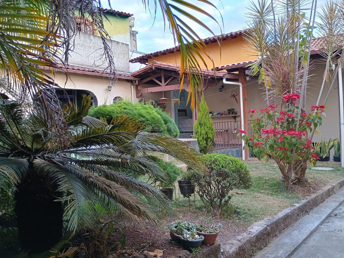 Casa, Cachoeirinha, 4 Quartos, 3 Vagas, 1 Suíte