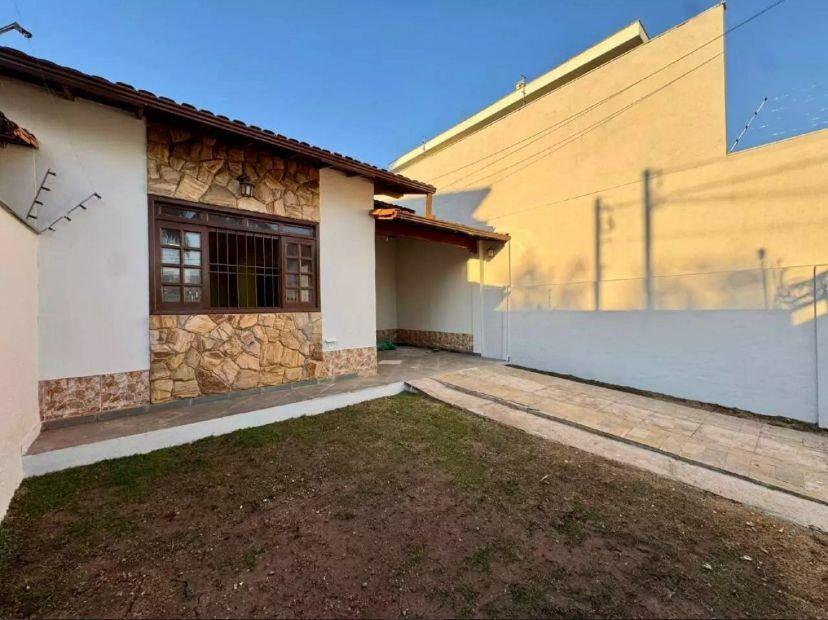 Casa, Castelo, 4 Quartos, 3 Vagas, 1 Suíte