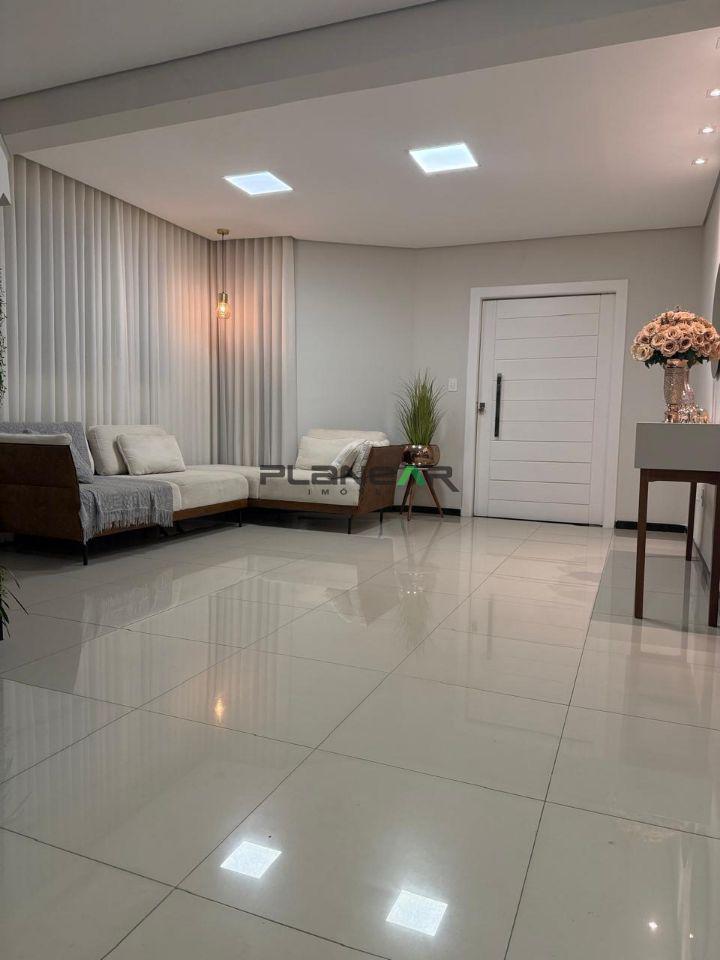 Casa, Europa, 3 Quartos, 4 Vagas, 1 Suíte