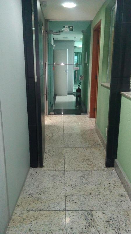 Sala, Barro Preto, 0 Quarto, 2 Vagas