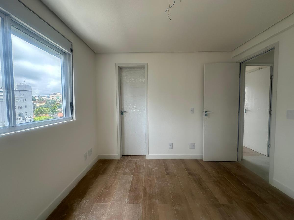 Cobertura, Funcionários, 2 Quartos, 2 Vagas, 2 Suítes