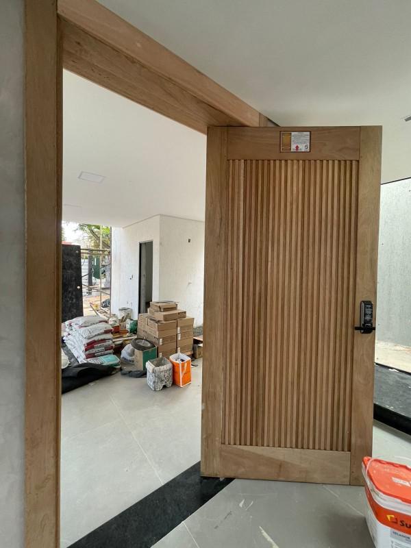 Casa, Trevo, 4 Quartos, 2 Vagas, 3 Suítes