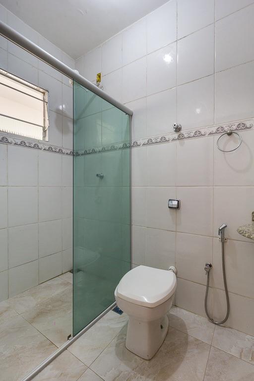 Casa, Califórnia, 4 Quartos, 2 Vagas, 1 Suíte