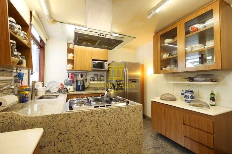 Casa, Serra, 4 Quartos, 5 Vagas, 1 Suíte