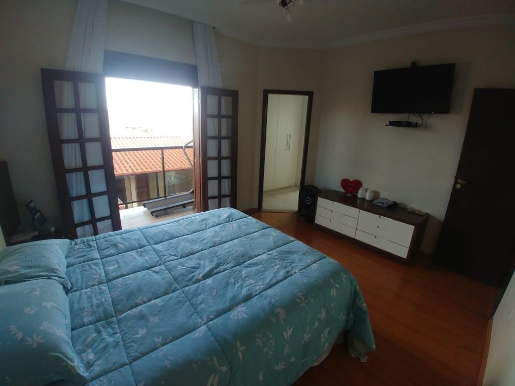 Casa, Jardim Riacho das Pedras, 3 Quartos, 8 Vagas, 1 Suíte